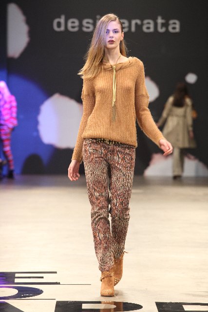 Sweater camel pantalon animal print